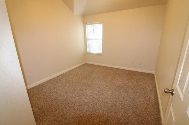 Building Photo - 806 Zappa Dr
