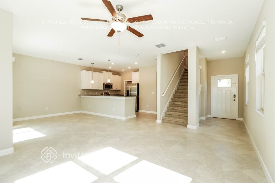 Building Photo - 2865 Coach Manors Way