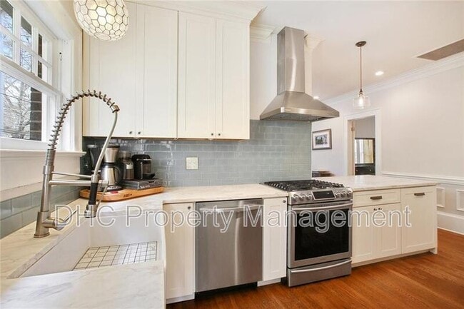 Building Photo - 939 Euclid Ave NE