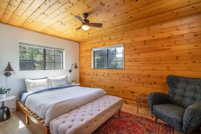 Building Photo - Charming 3 Bed Mountain Retreat | Wood Beams, Fireplace & Deck