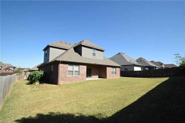 Building Photo - 4303 SW Bermuda Ave