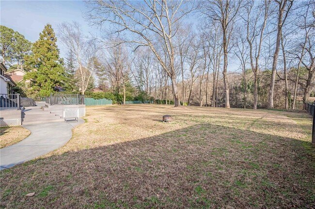 Building Photo - 4562 Columns Dr SE