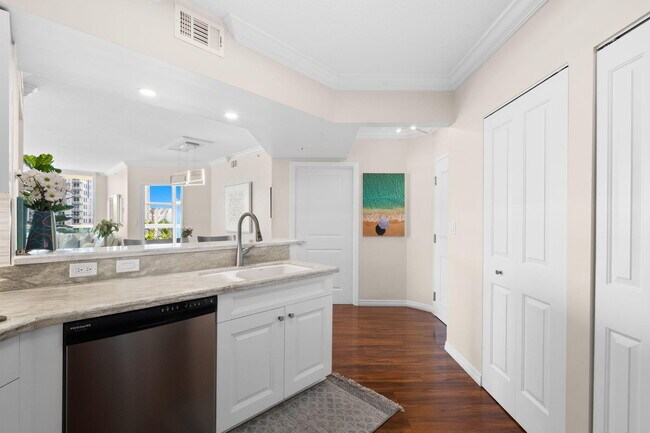 Building Photo - 347 N New River Dr E