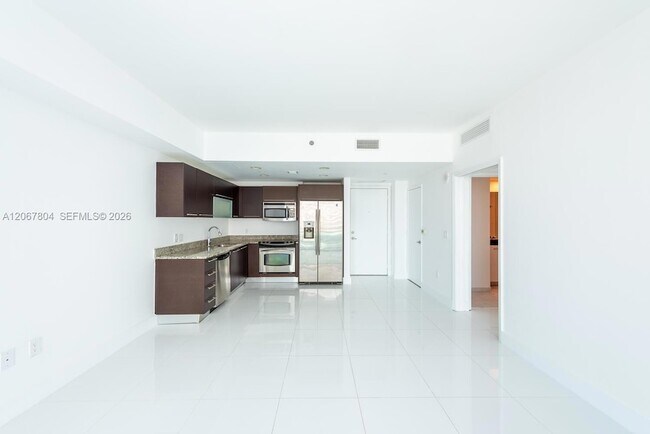 Building Photo - 950 Brickell Bay Dr