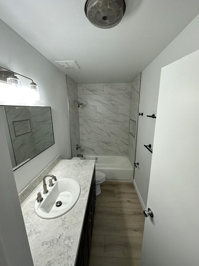 Building Photo - Farm-Style 3-Bedroom, 1-Bathroom Home- Rea...
