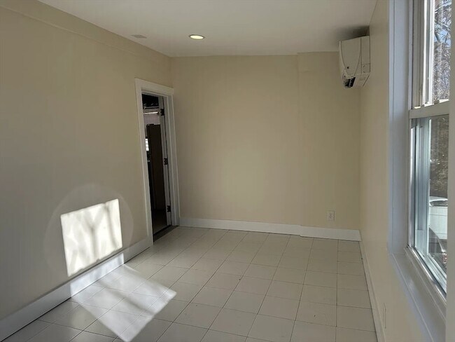 Building Photo - 9 Playstead Rd