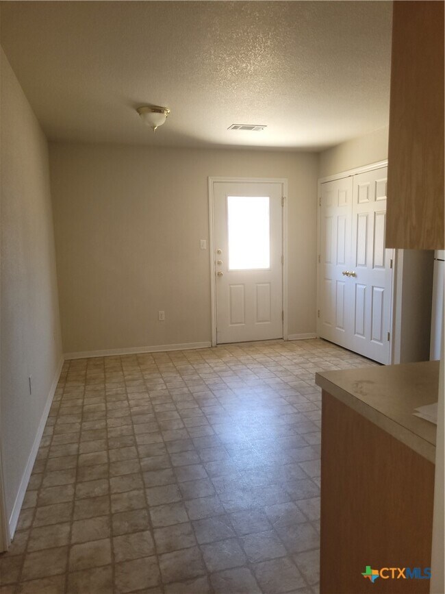 Building Photo - 306 Janelle Dr