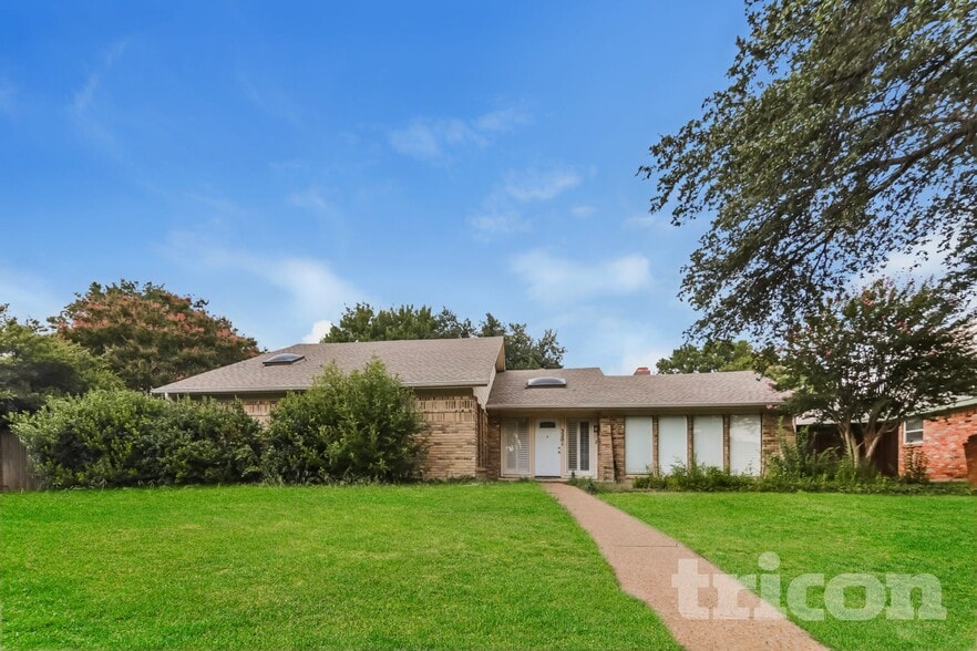 Primary Photo - 3201 Chimneyrock Dr