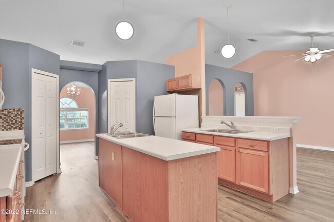 Building Photo - 11 Wheatfield Dr