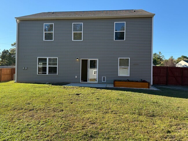 Building Photo - Welcome to a move-in ready haven!!!