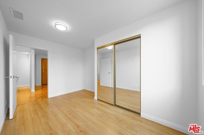 Building Photo - 1601 N Fuller Ave