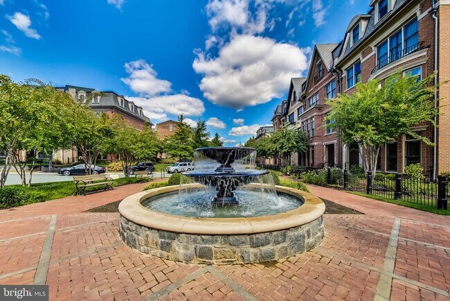 Building Photo - 10821 Symphony Park Dr