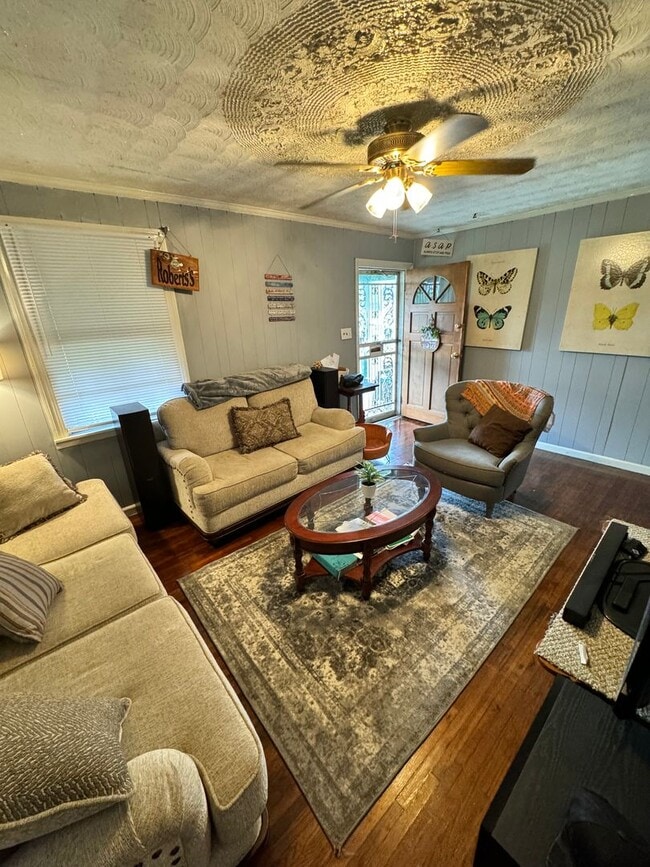 Building Photo - 3 bed house in Church Hill! Central HVAC, laundry, yard with shed!