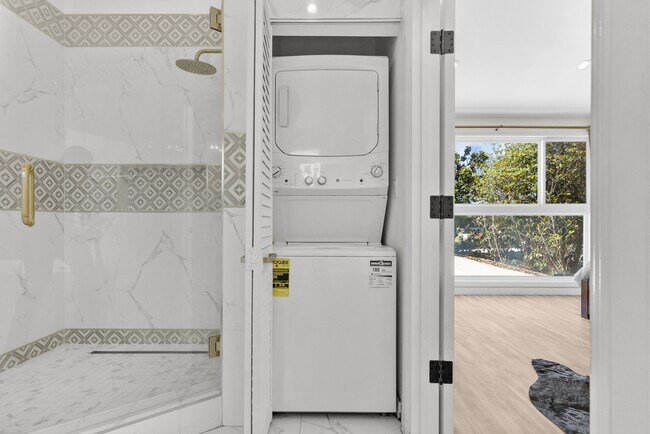 Building Photo - 17812 Parthenia St