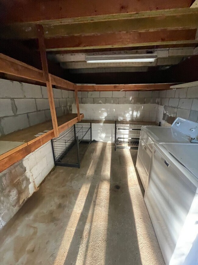 Building Photo - Quaint 2 Bedroom, 1 Bath House: Steps Away from Historic Old Town Auburn