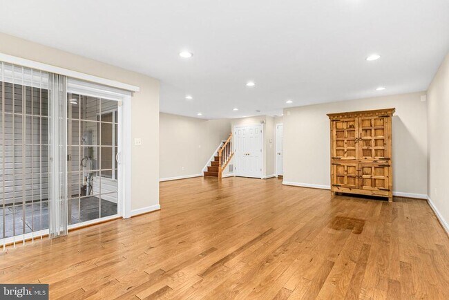 Building Photo - 3836 Elmwood Towne Way