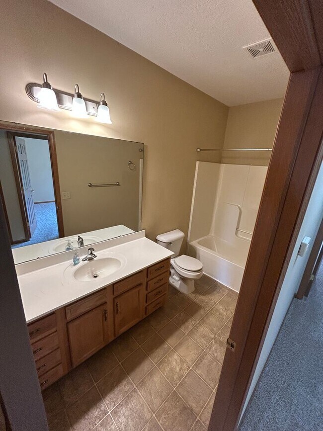 Building Photo - Modern & Spacious 2-Bedroom Ranch Condo – Available Soon in Troy, OH!
