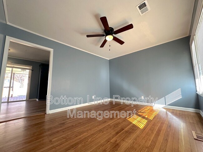 Building Photo - 2806 Mary Ave