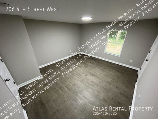 Building Photo - 206 4th St W