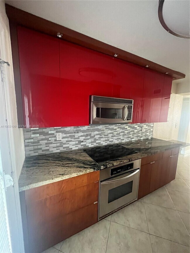 Building Photo - 3923 NE 166th St