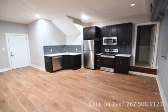 Building Photo - 1523 W Girard Ave