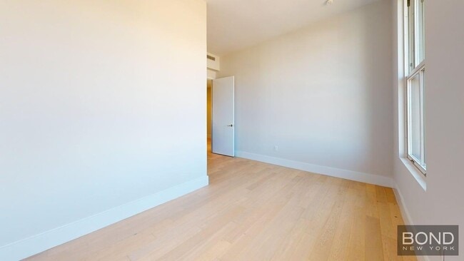 Building Photo - 452 Broome St