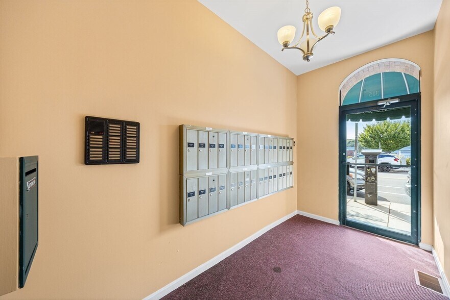 Building Photo - 315 Rantoul St