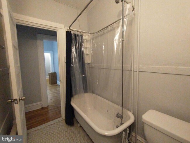 Building Photo - 307 Dolphin St