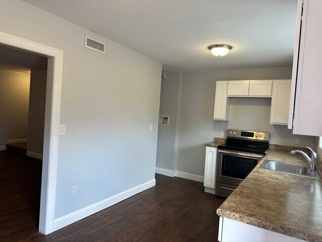 Building Photo - 27 Russell Ave