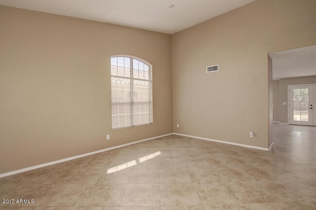 Building Photo - 12755 W Alvarado Rd