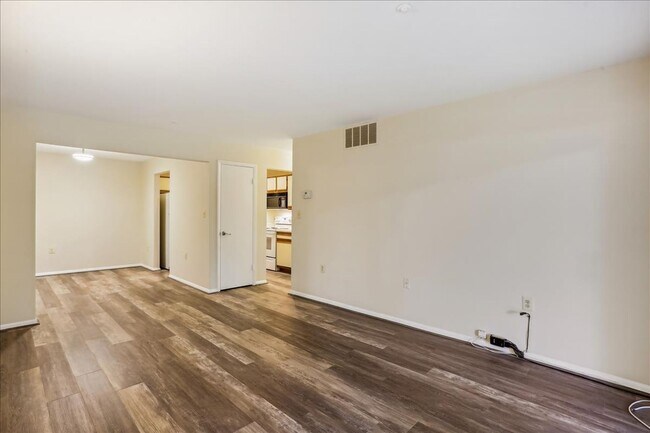 Building Photo - Ground Level Condo in Gaithersburg - 1 bed, 1 bath