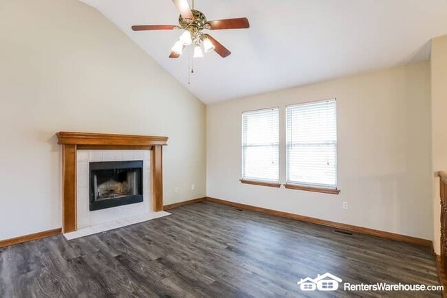 Building Photo - 3 Bed 2.5 Bath In Raymore!  Available 7/1!