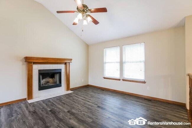 Building Photo - 3 Bed 2.5 Bath In Raymore!  Available 7/19!