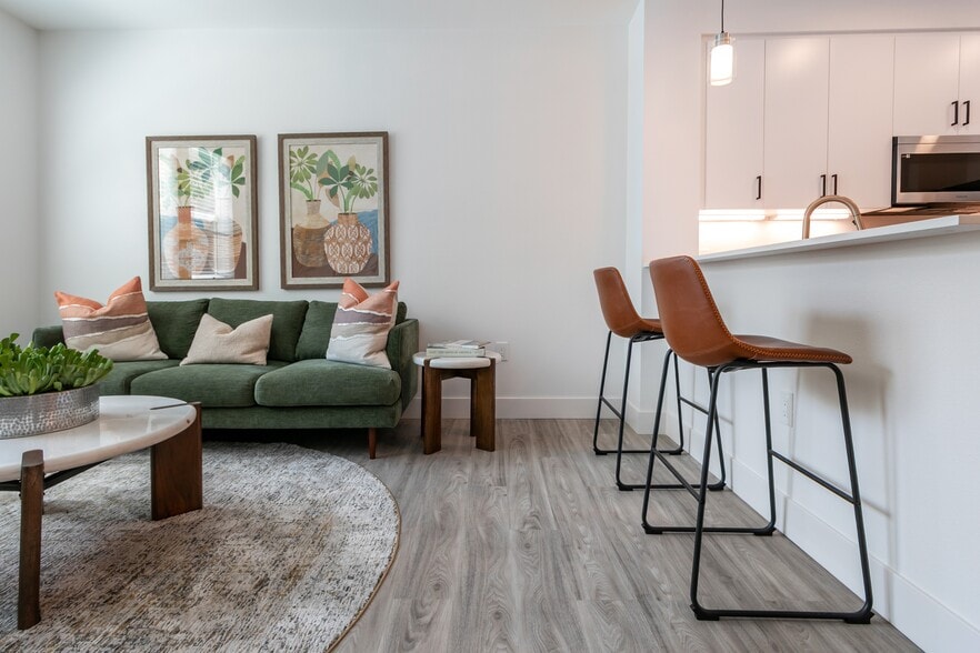 Building Photo - Nova