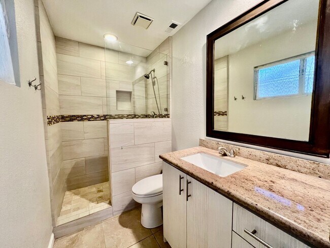 Building Photo - AVAILABLE NOW!!  BEAUTIFUL 2-Bedroom 3 -bathroom Condo in La Quint Palms! MOVE IN SPECIAL 50% OFF...