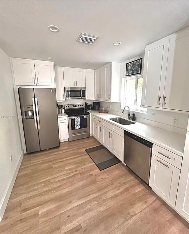 Building Photo - 104 Poinciana Dr