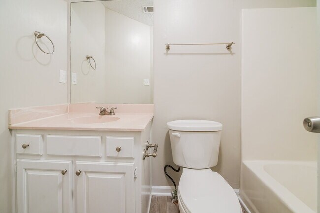 Building Photo - 3539 Pine Grove Dr