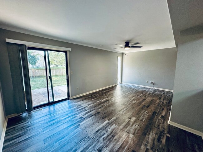 Building Photo - {1423} Updated Townhome + Two Car Garage + Fenced Yard + Lawncare Included