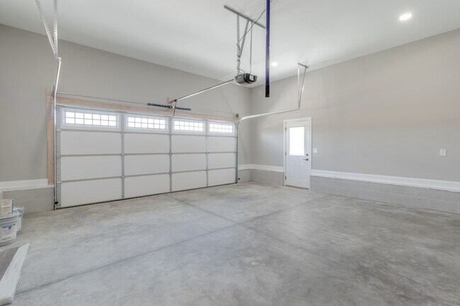 Building Photo - 1558 Hereford Blvd
