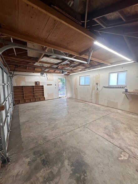 Garage - 814 Julian St