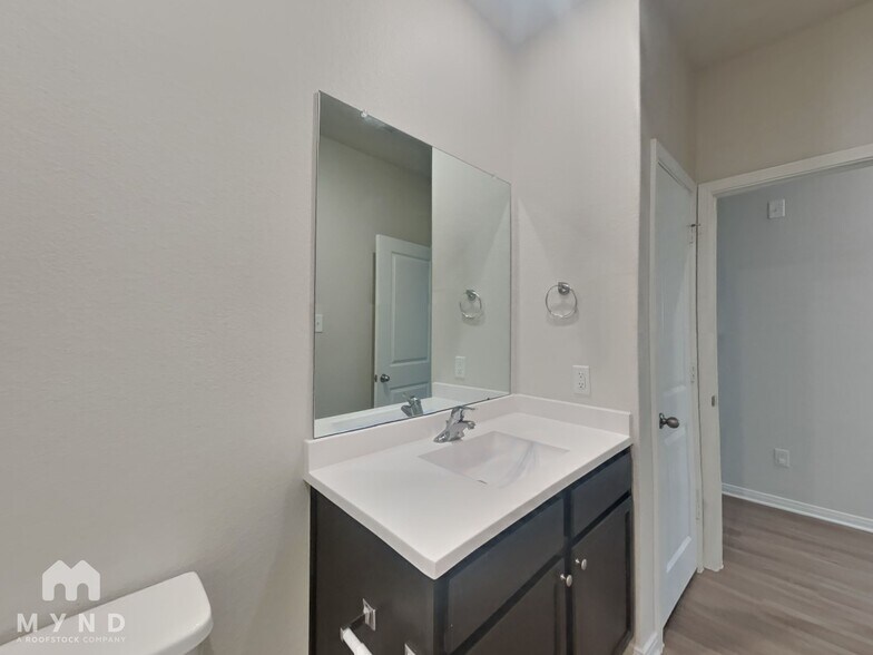 Building Photo - 15635 Plum Brk Dr