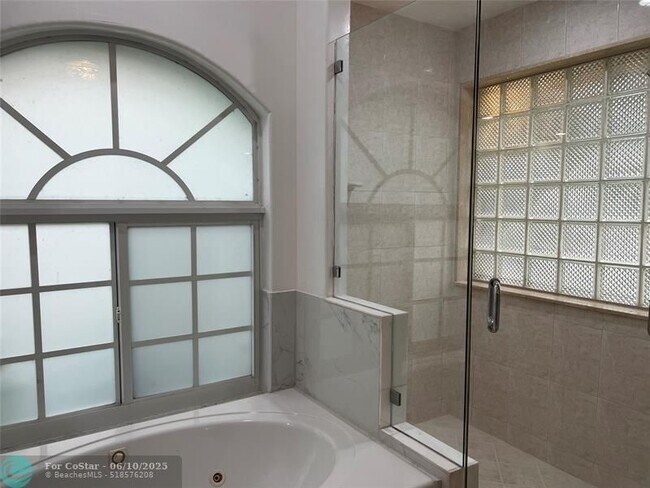Building Photo - 7400 SW 37 Ct