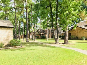 Building Photo - Pinewood Townhomes