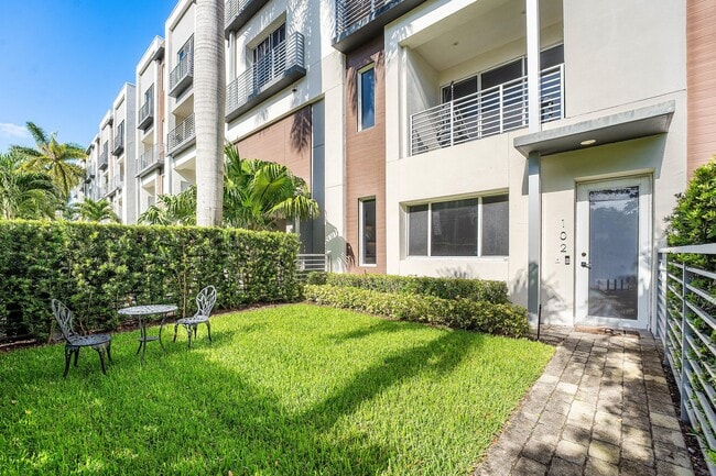 Building Photo - 1034 NE 18th Ave