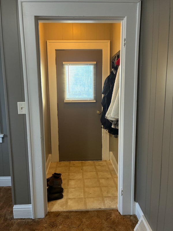 Building Photo - 305 E Meade Ct