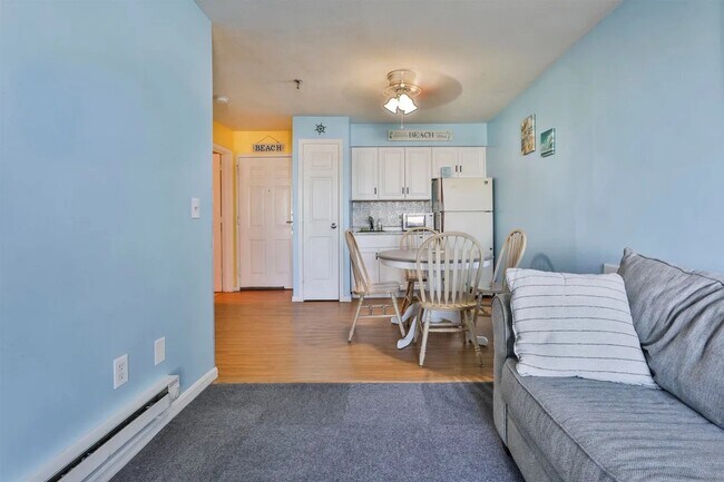 Building Photo - Hampton, NH2