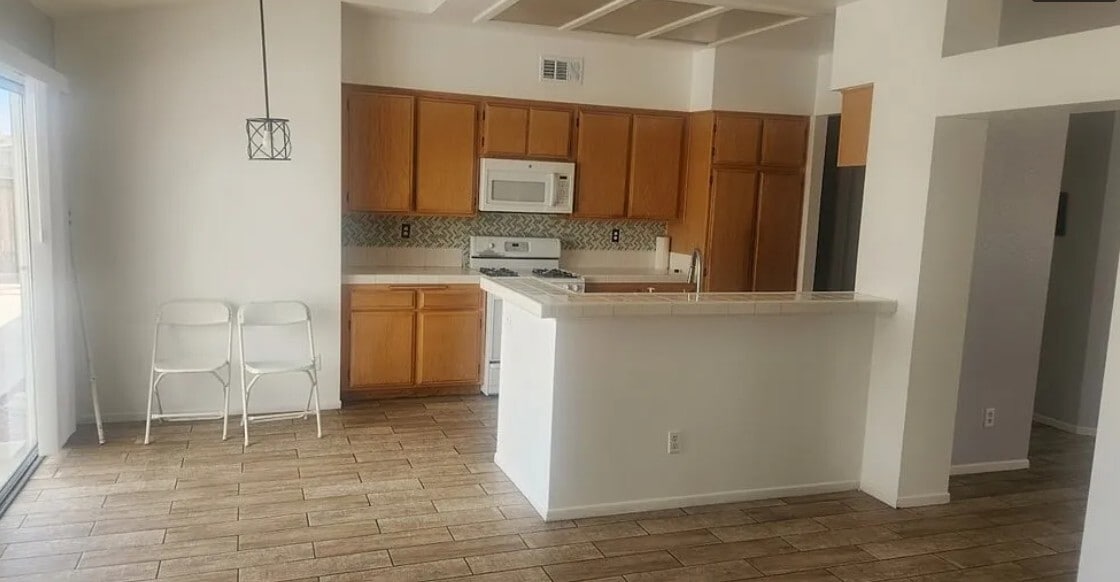 Building Photo - 15430 Amber Pointe Dr