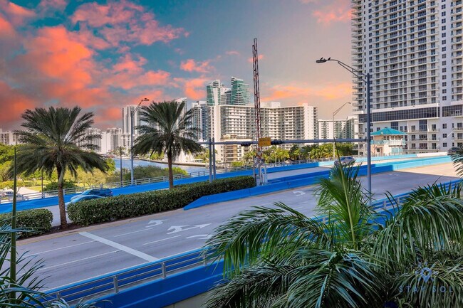 Building Photo - 2602 E Hallandale Beach Blvd