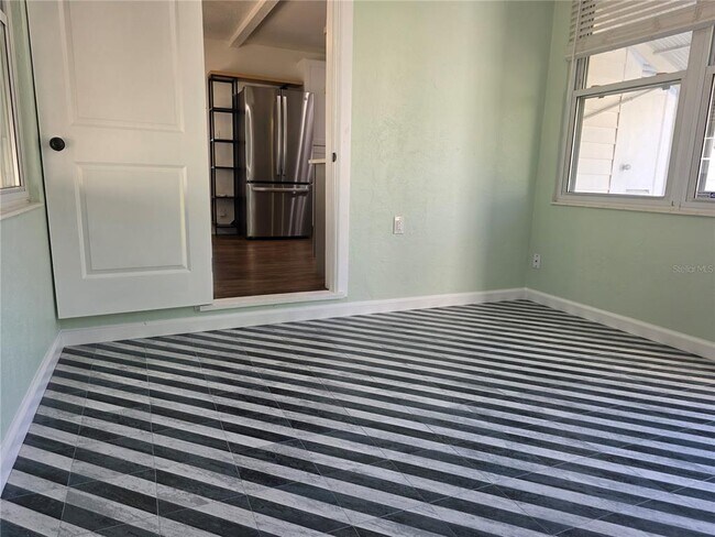 Building Photo - 775 20th Ave N