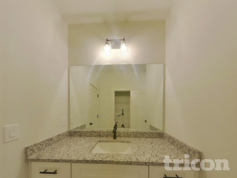 Building Photo - 506 Oscar Way